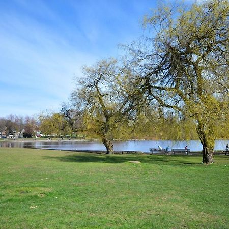 Rare Find Exquisitely New Quiet & Safe Skytrain Home Vancouver Ngoại thất bức ảnh